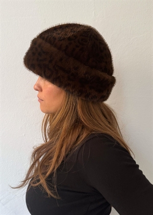 Tyra hat Dark Leo Boii Studios 